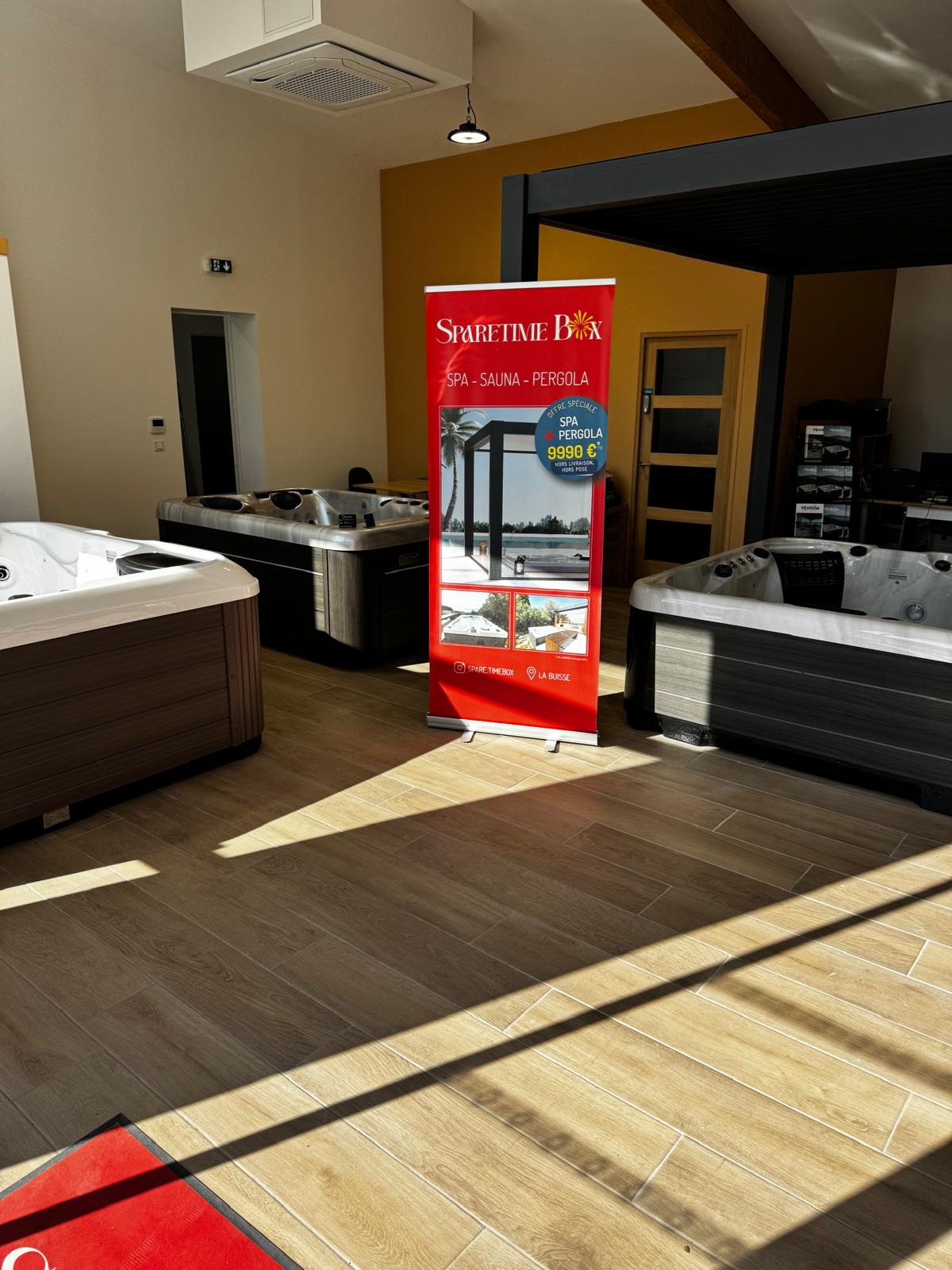 L'entrée du showroom · à la lumière du sud